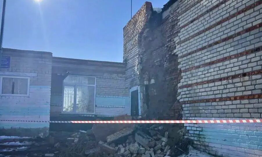 Не выдержала и осыпалась: в школе под Челябинском рухнула стена
