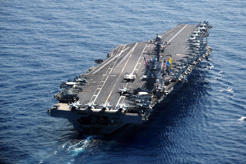    Фото © U.S. Navy / Mass Communication Specialist 2nd Class Jackson Adkins