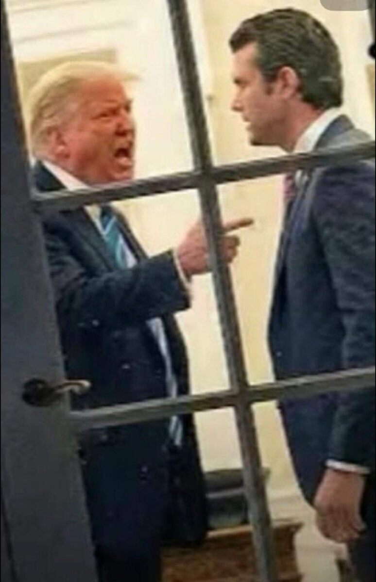 Трамп орет на Хегсета