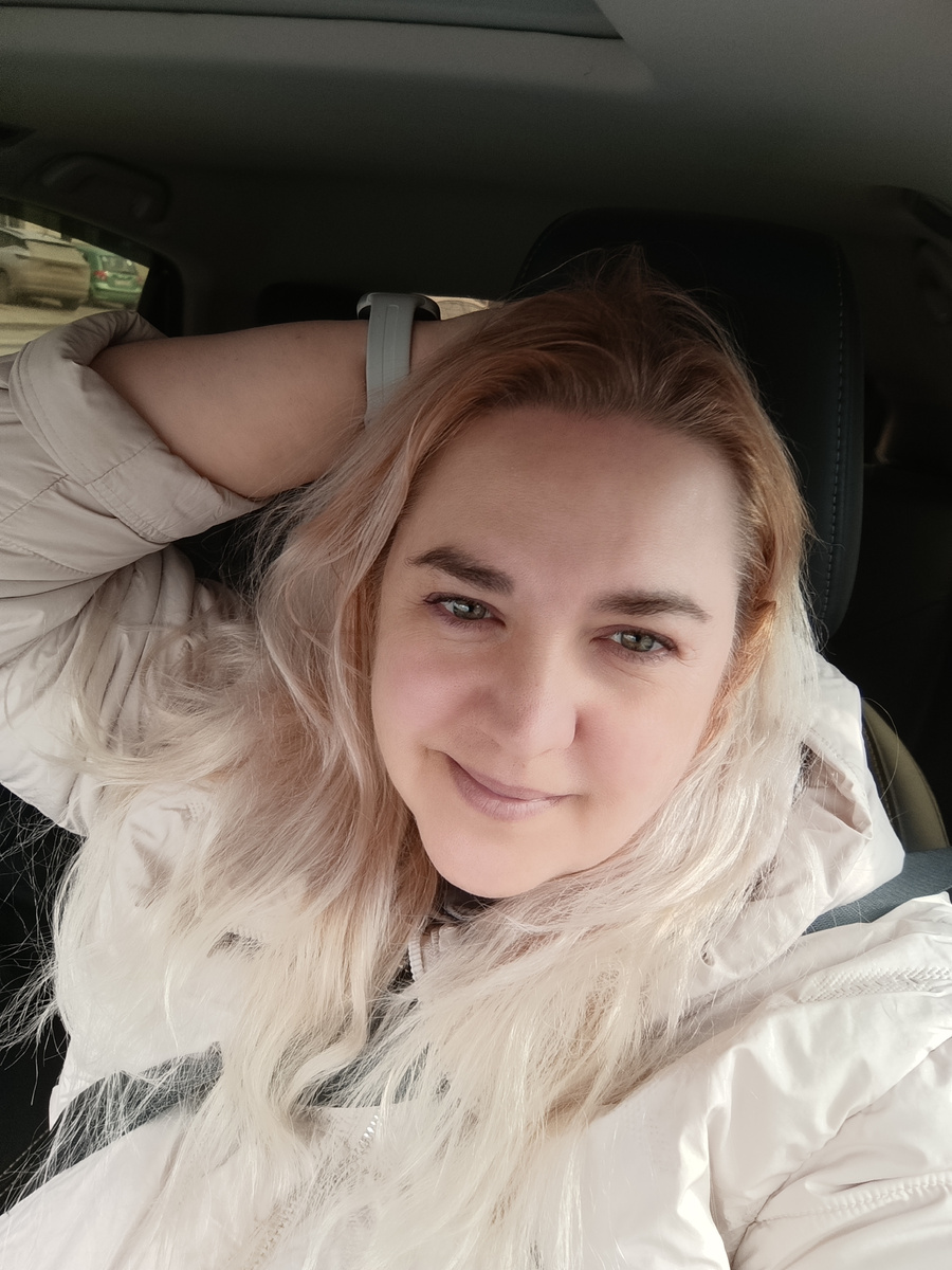 Я Саша! Тут я делюсь идеями вкусных и красивых тарелок, своей жизнью в доме с мужем Женей,  пёсиком Бубой и козочкой Клеопатрой! Периодически безуспешно худею, но не оставляю эту идею☺️.