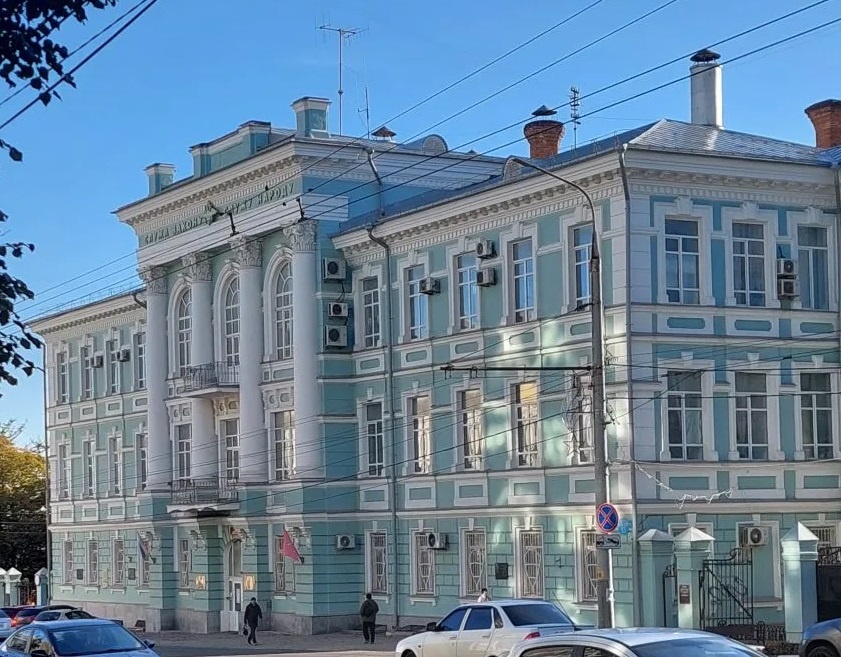 Здание по проспекту Ленина, 53. Фото автора