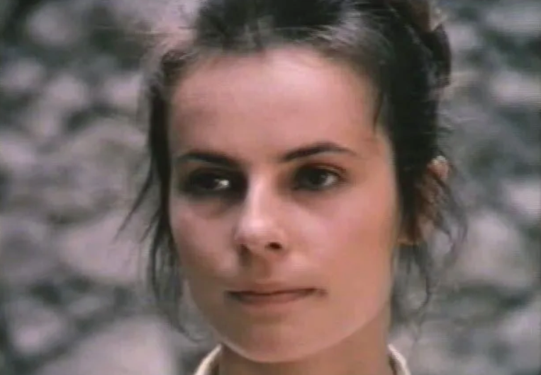 на фото Ирина Апексимова в молодости