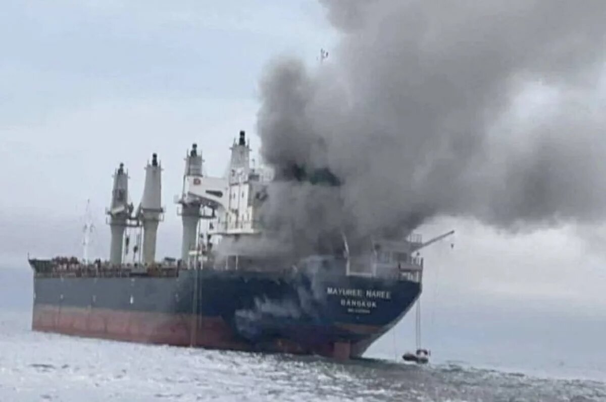    Появились фото кораблей, пытавшихся прорваться через Ормузский пролив