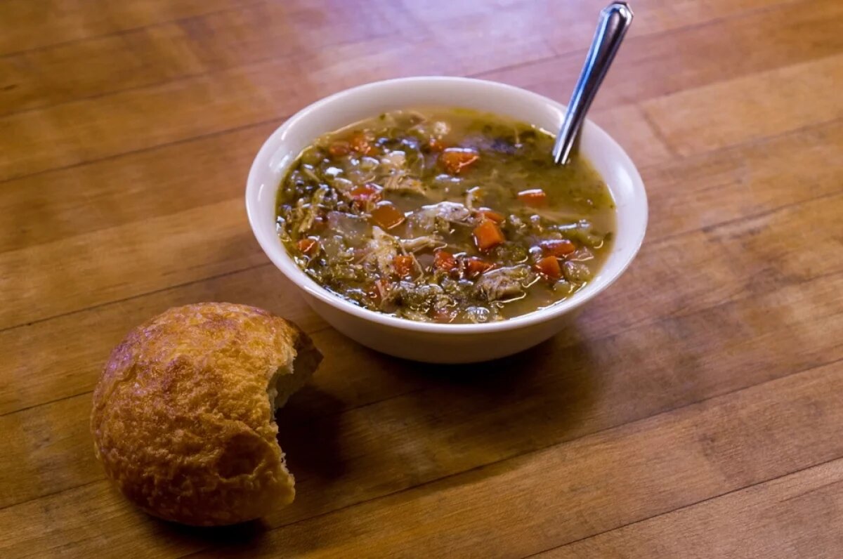    Весенняя кухня возникала в сложный период: зимние запасы истощались, а новый урожай еще не созрел.