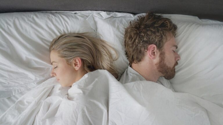    Иллюстрация к материалу: Совместный сон: как родителям высыпаться и сохранить гармонию в паре