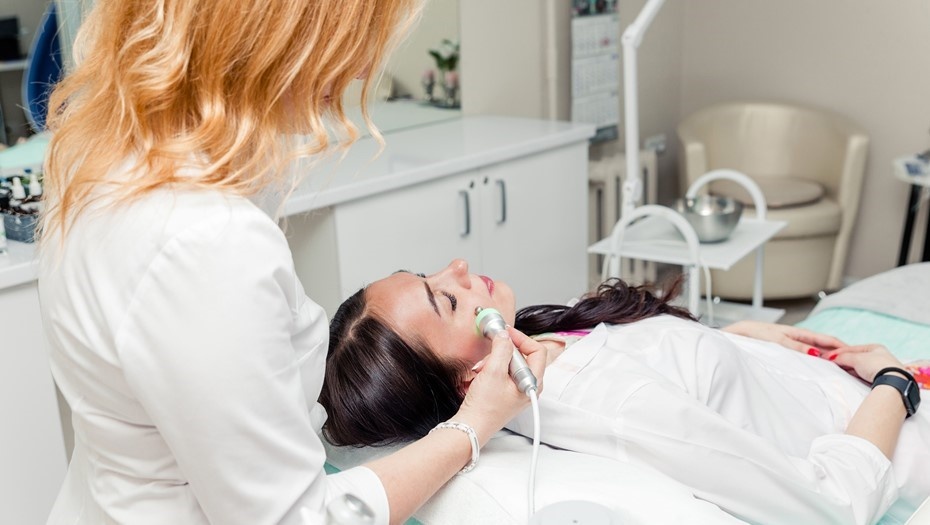 Автор фото: Yuliya Yesina / Shutterstock / FOTODOM. Деликатные процедуры требуют ответственного подхода.