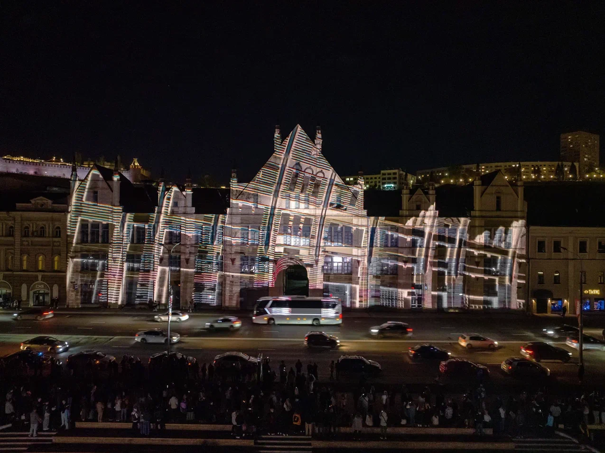Академия Маяк на Нижне-Волжской набережной во время фестиваля INTERVALS