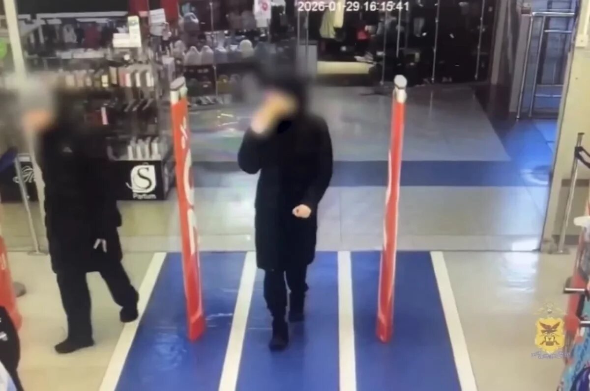    Жители Бурятии украли одежду и телефоны в ТЦ Читы