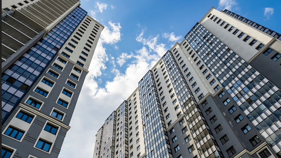 Автор фото: Bellena / Shutterstock / FOTODOM. К лету в городе может резко вырасти спрос на трёхкомнатные квартиры.