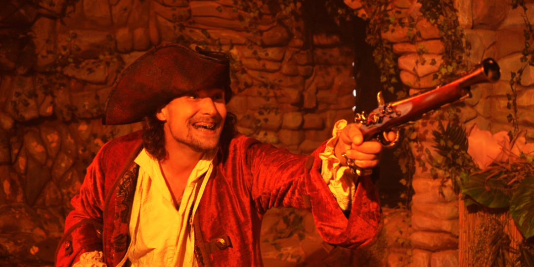 Серия поднимает тему поиска своего места в мире через художественные образы дороги и приключения