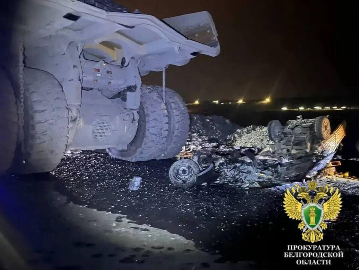    Последствия наезда большегрузного самосвала на автомобиль УАЗ в карьере АО "Лебединский ГОК" | © Фото : Прокуратура Белгородской области