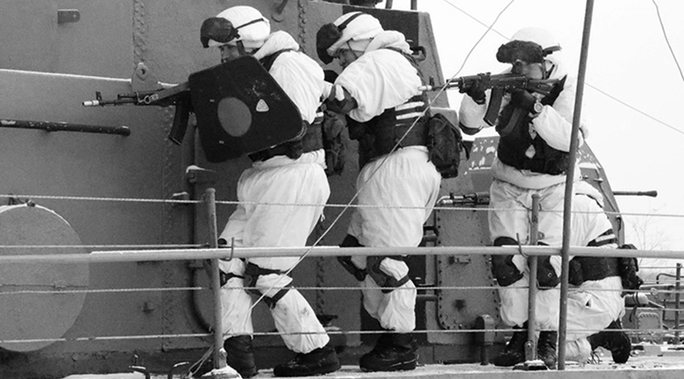 Хваленые нацбатальоны кичились своей «крепостью». Один маневр морпехов сбил с них спесь: бежали в панике, бросая оружие