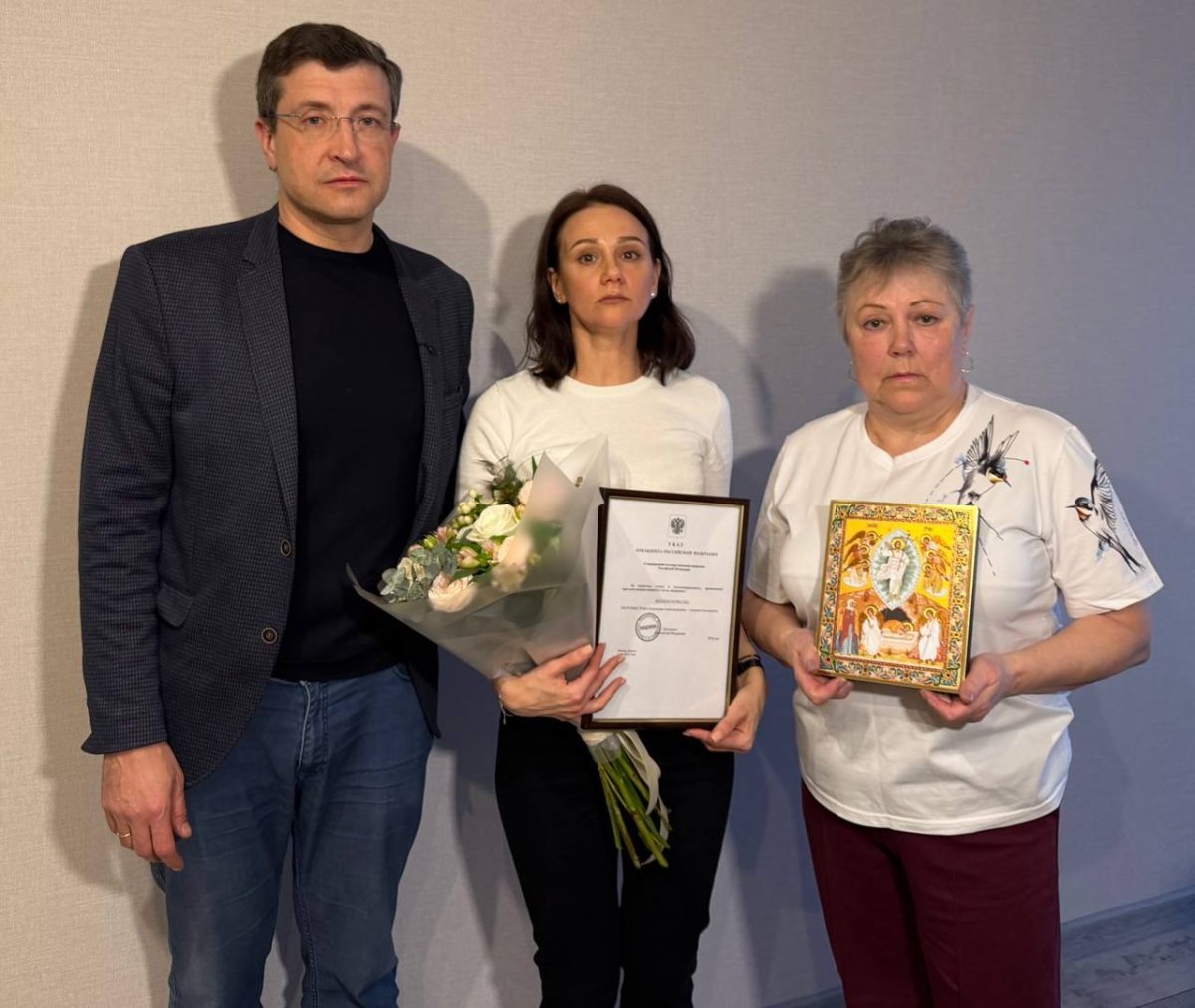    Он передал подарки и обсудил насущные вопросы с родственниками нижегородских бойцов