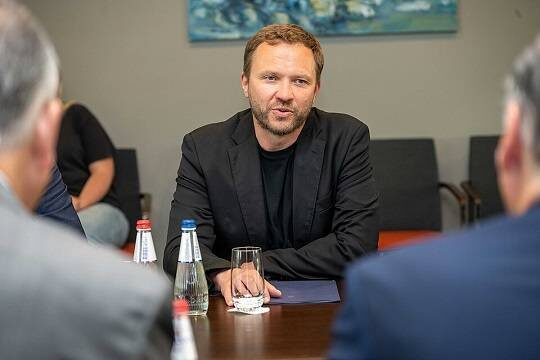    Глава МИД Эстонии призвал Евросоюз запретить России зарабатывать на росте нефтяных цен (фото: commons.wikimedia/Estonian Foreign Ministry)