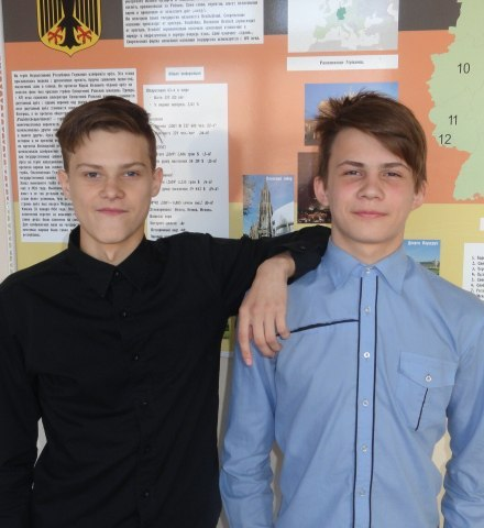 Двое мужчин ушли под весенний лед, и тогда школьникам пришлось лезть в воду самим