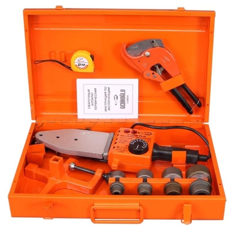  Для монтажа полипропиленовых труб не нужен дорогой и громоздкий инструмент. Рулетка, ножницы для резки и паяльник с набором насадок уместится в компактном кейсе.