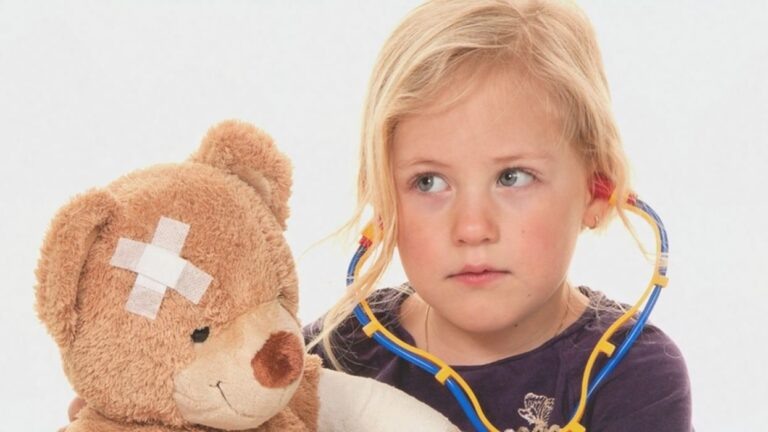    Иллюстрация к материалу: Педиатр: как помочь иммунитету ребенка справляться с болезнями