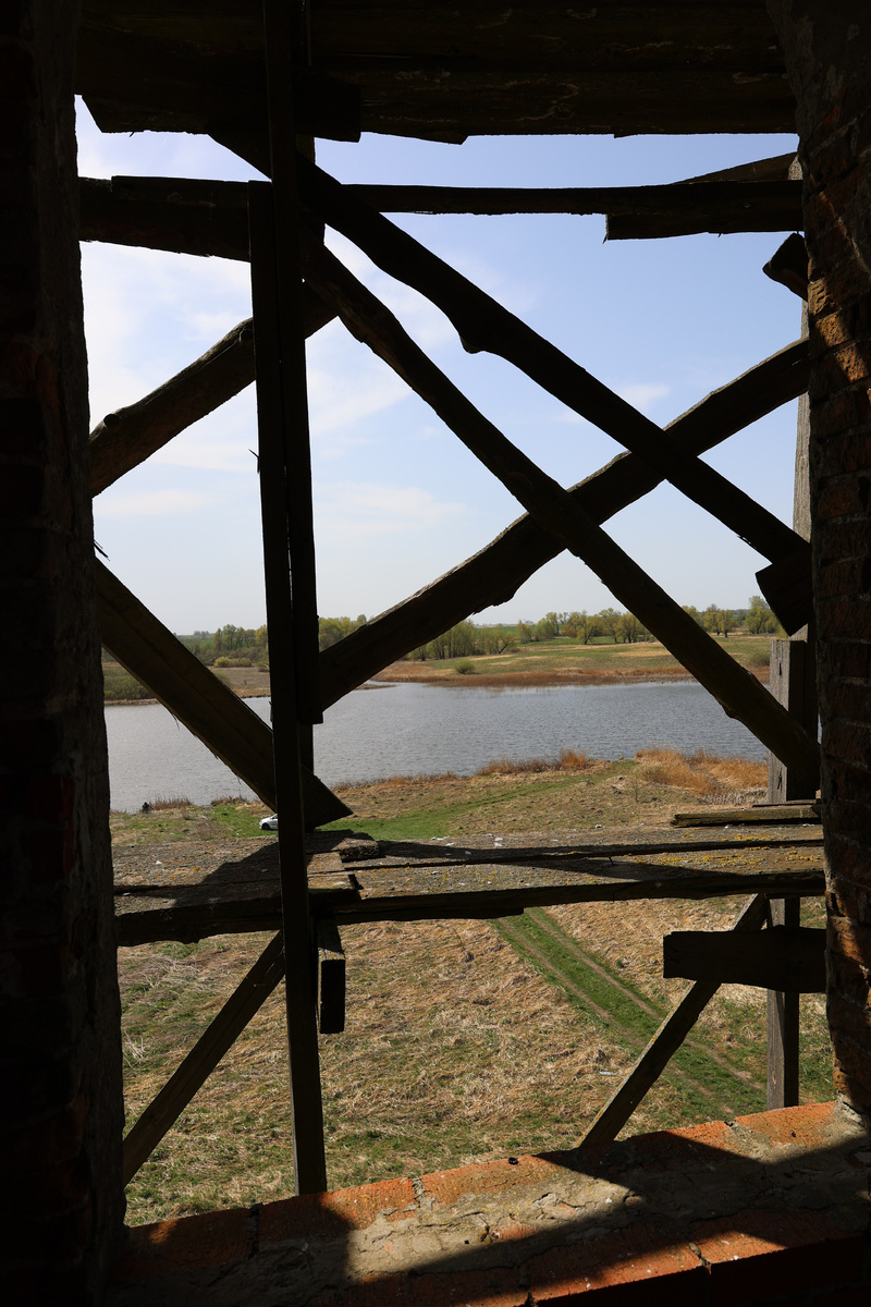 Река Судость в Барышье, колокольня Космодамианской церкви. 