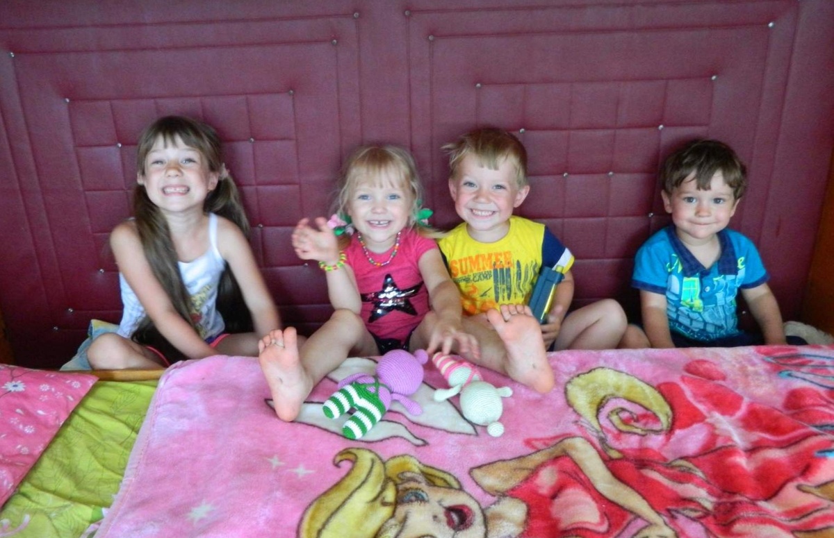 Давно это было. Алёнка, Сашулька, Ванюшка и Павлик летом в Лемешкино.