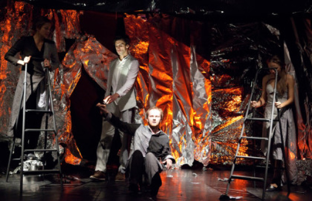 Спектакль «король УМИРАЕТ» в «СОбытие» - МОСБИЛЕТ.ру