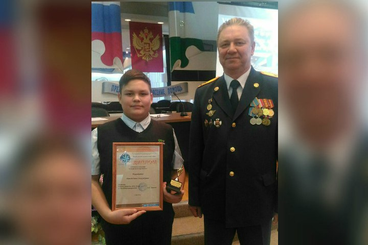 Трехлетняя девочка бежала по берегу и кричала, а ее брата уже затягивало под воду