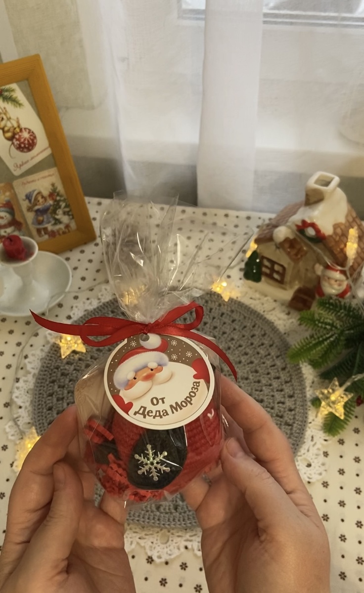 Для упаковки использовала такие праздничные бирки