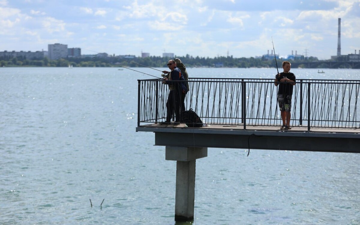    Петровская набережная в Воронеже переведена в режим ЧС из-за угрозы обрушения «парящих» мостов фото: телеграм-канал Сергея Петрина