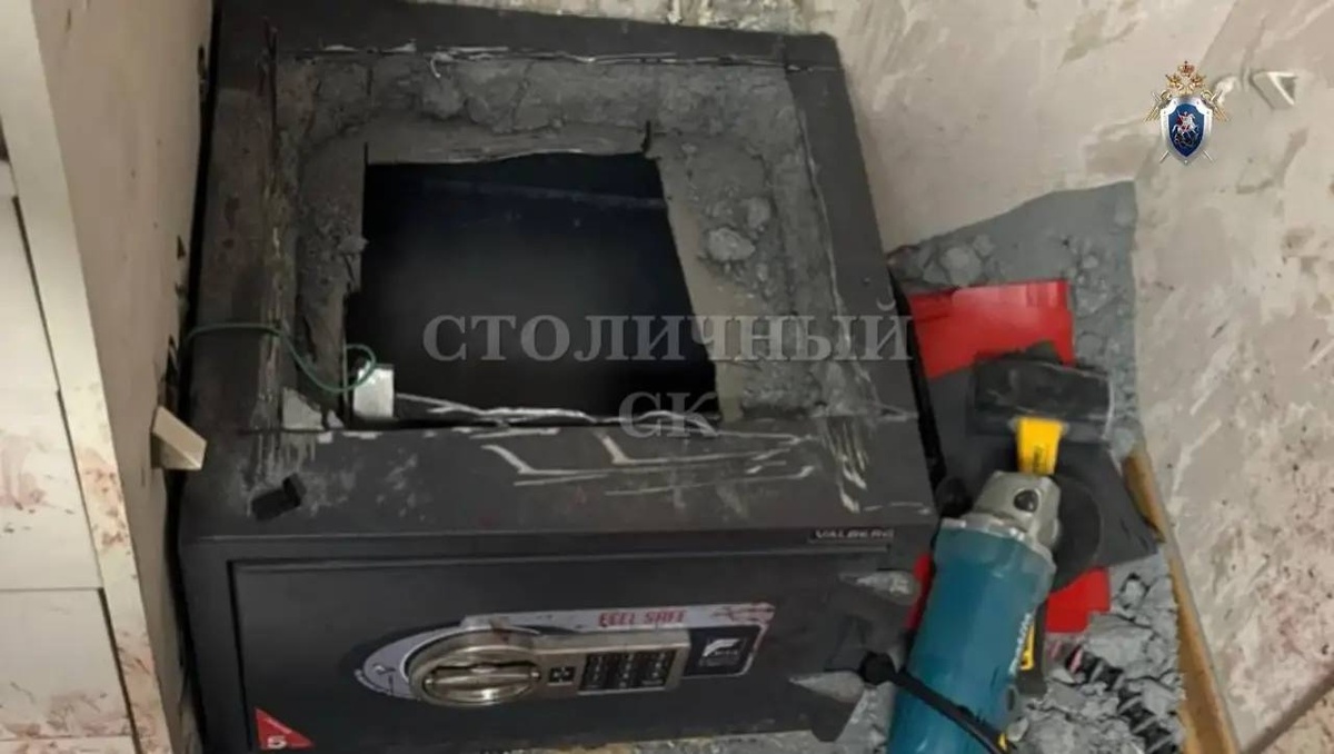 Огнестойкий сейф не может защитить от взлома с инструментом – у него другие задачи. А кто Вам это будет объяснять, если сами продавцы ничего не знают, им лишь бы продать? (фото с сайта МВД)