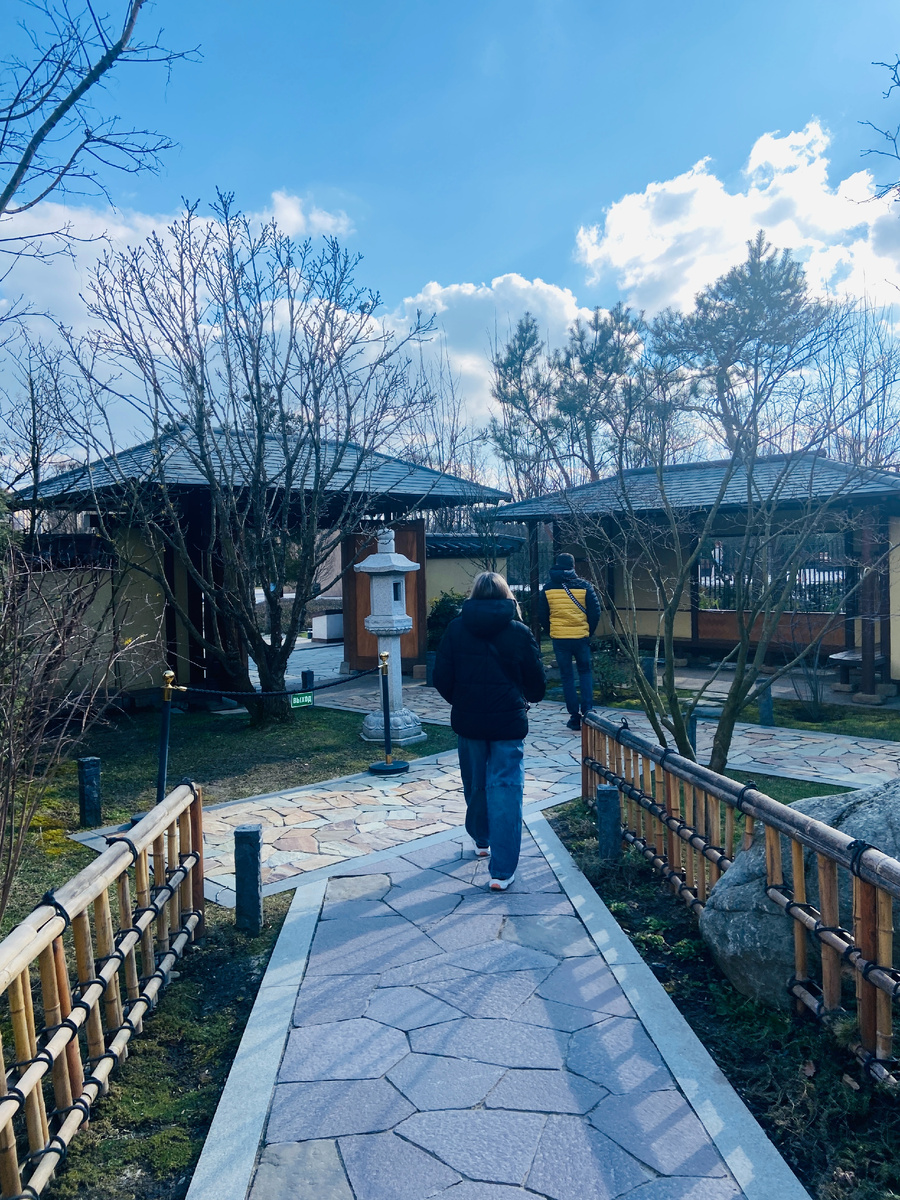 Вход со стороны сада.