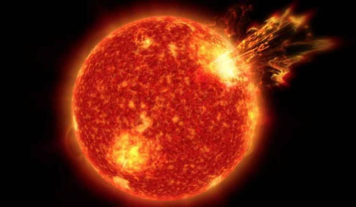     Вспышка на солнце. Источник: ria.ru Автор фото: NASA's Marshall Space Flight Center