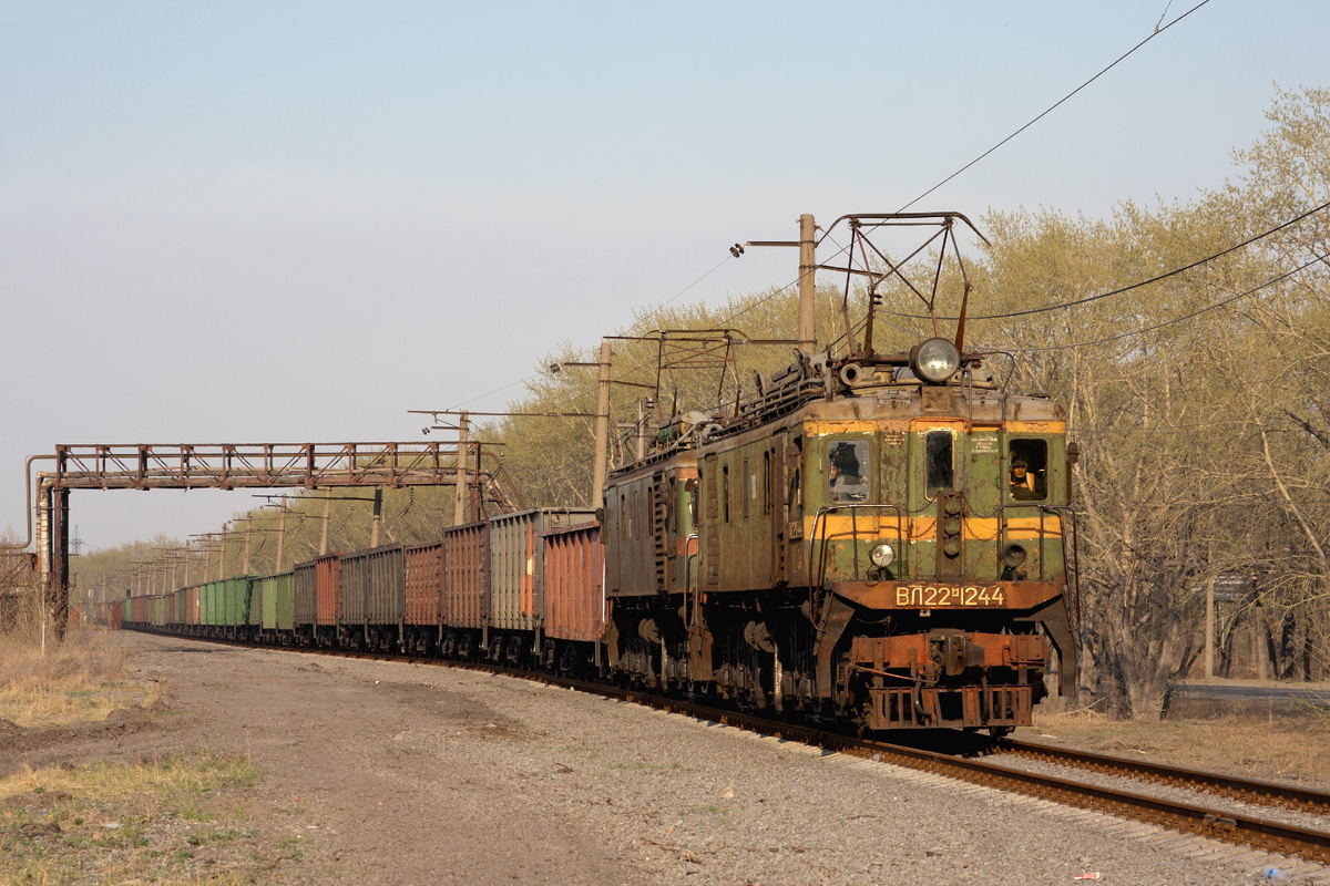 Моё фото: ВЛ22М-1244 на путях Челябинского металлургического комбината, 01.05.2015