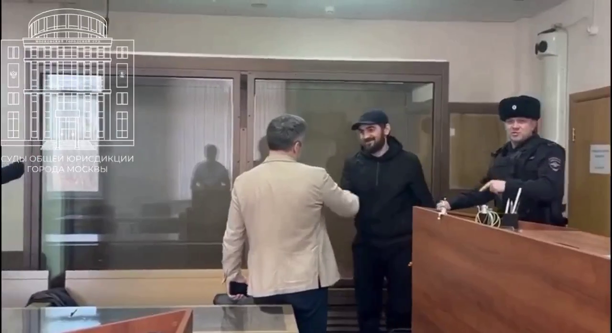    Боец ММА приговорен к принудительным работам за избиение памятника ветеранам МЧС