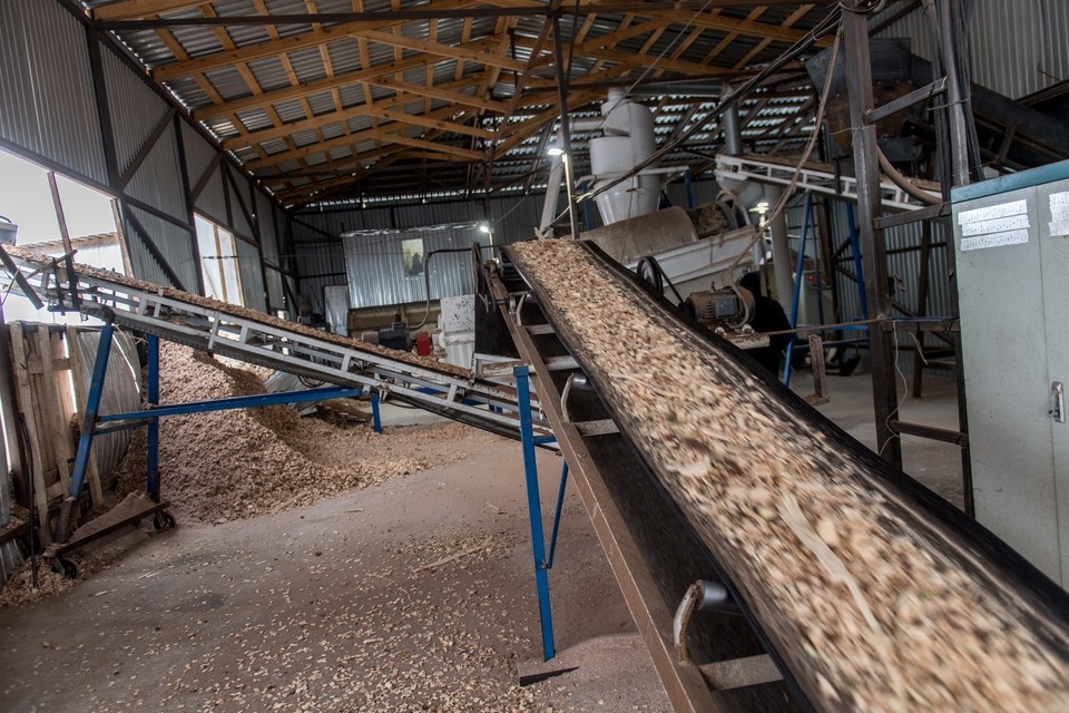    Лента затянула мужчин в движущиеся части оборудования. Виктор ГУСЕЙНОВ