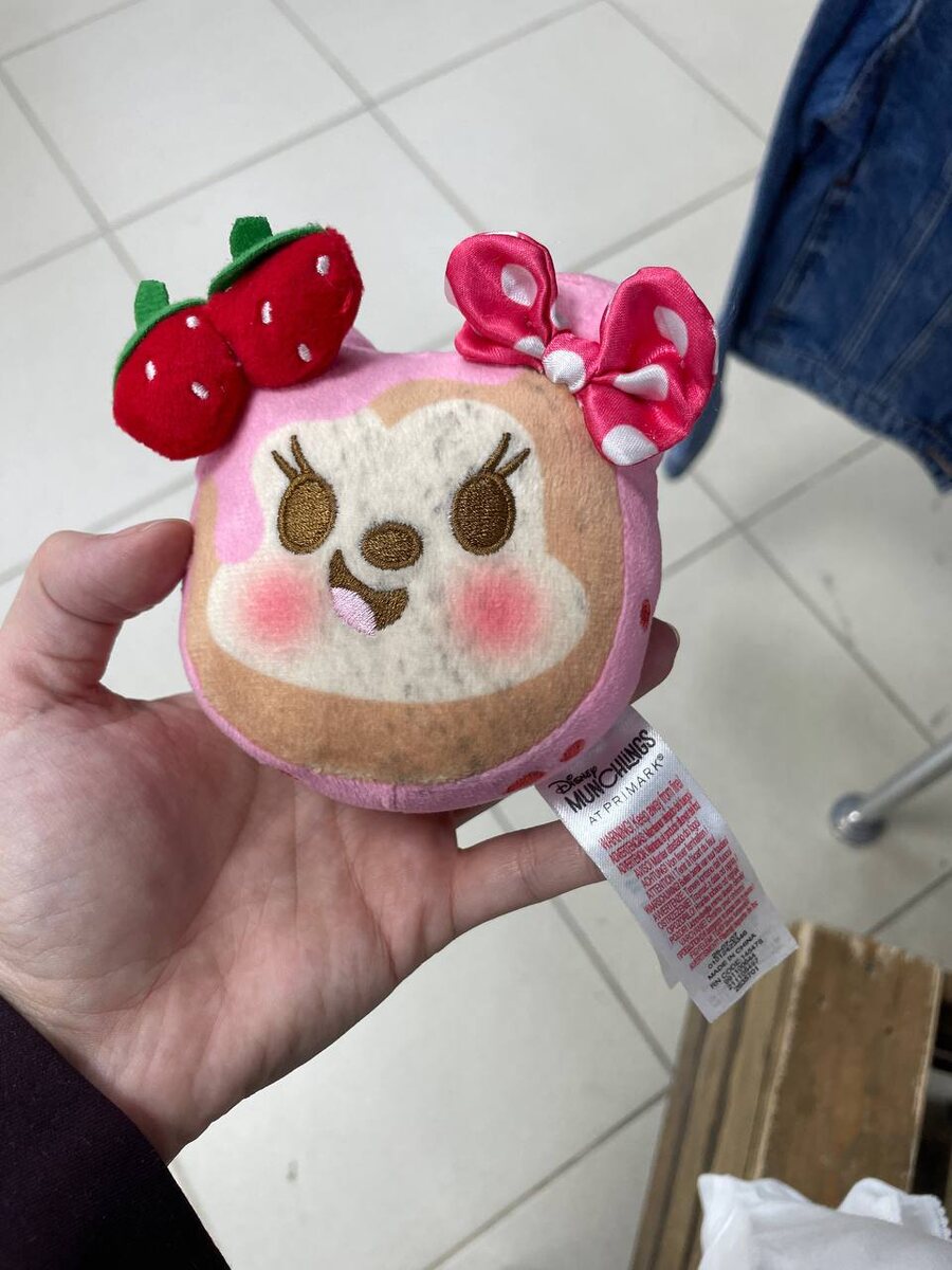 Игрушка Манчлингс Дисней 350 рублей, но я таких героев не знаю