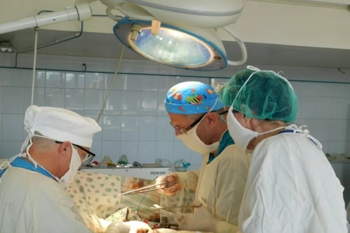    Врачи восстановили пациентке челюсть из кости ноги