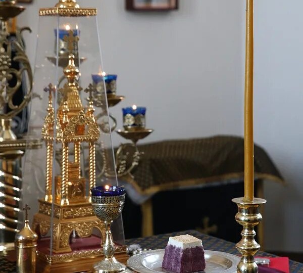 Все ли, кто присутствует в храме на Литургии, должны причащаться?