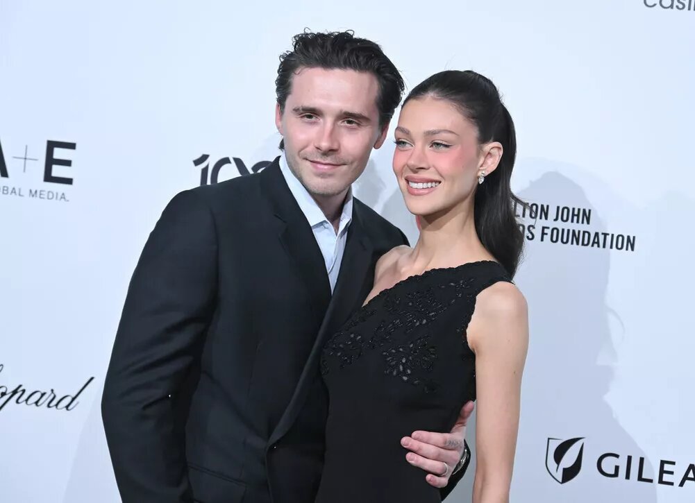    Дуа Липа и Каллум Тернер, Бруклин Бекхэм и Никола Пельтц: звездные пары на вечеринке Элтона Джона