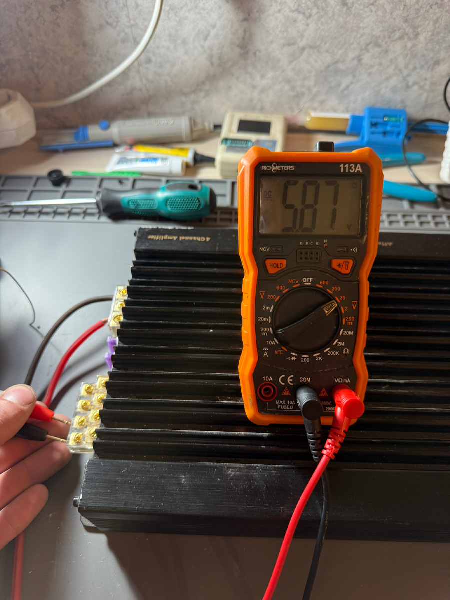 На всех 4 каналах +5в , вот она и проблема 