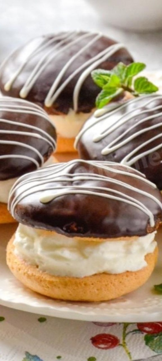 миниатюрная булочка Буше с шоколадной поливкой, скрин из интернета