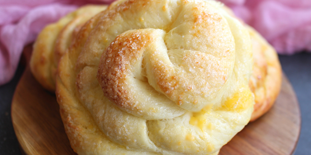 Дрожжевые сахарные булочки в духовке