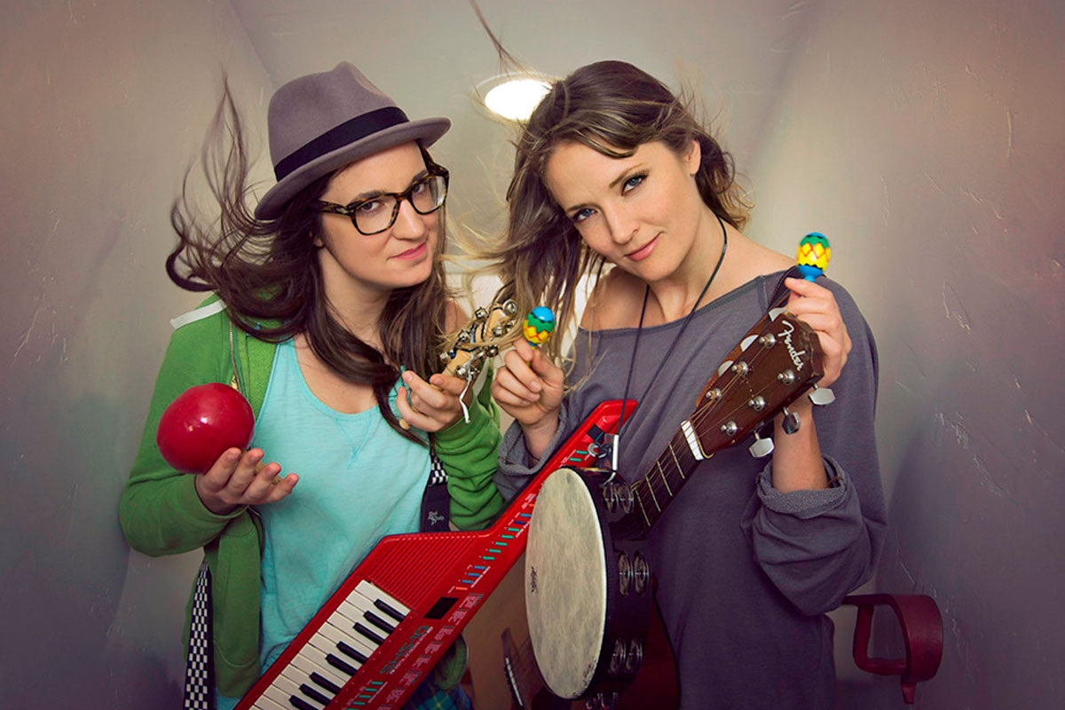 Герой увлекается внутренним миром, теряя связь с внешним. Вопрос: где заканчивается мечтательность и начинается болезнь?