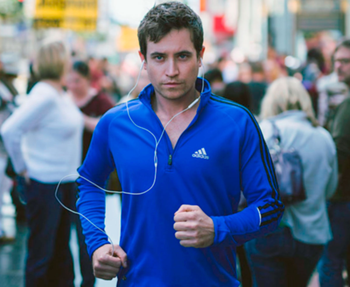 Он осознавал, что это иллюзия, но не мог остановиться