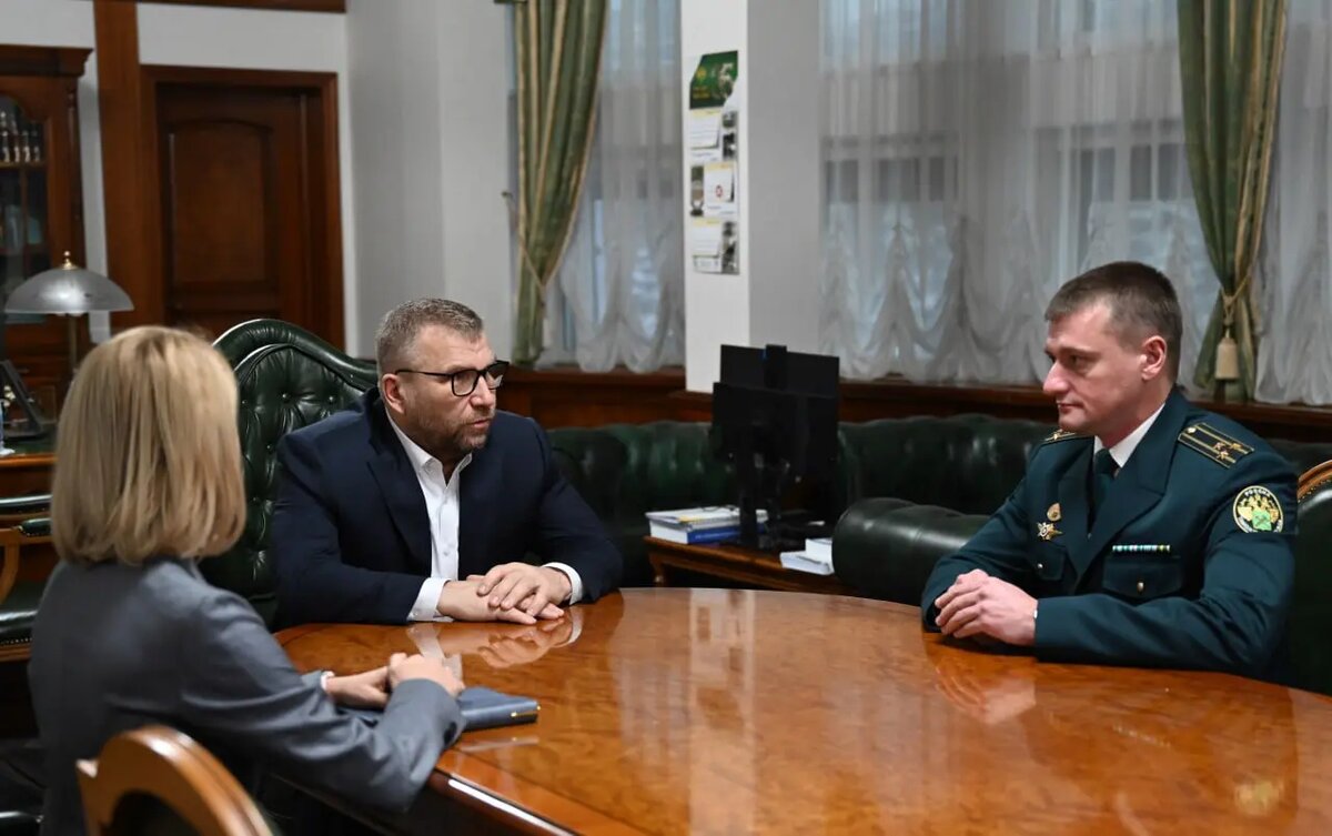    Валерий Пикалев (слева) и Эдуард Березинский (справа). Фото: пресс-служба ФТС
