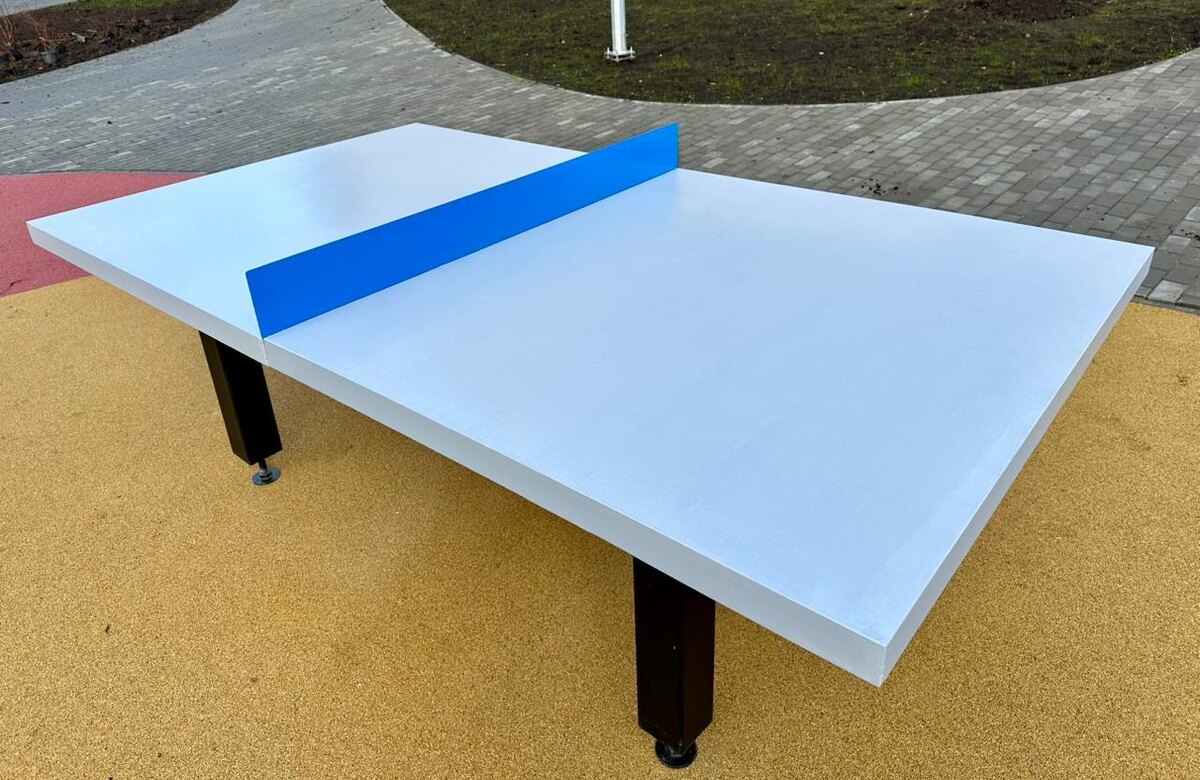 Теннисный стол из бетона