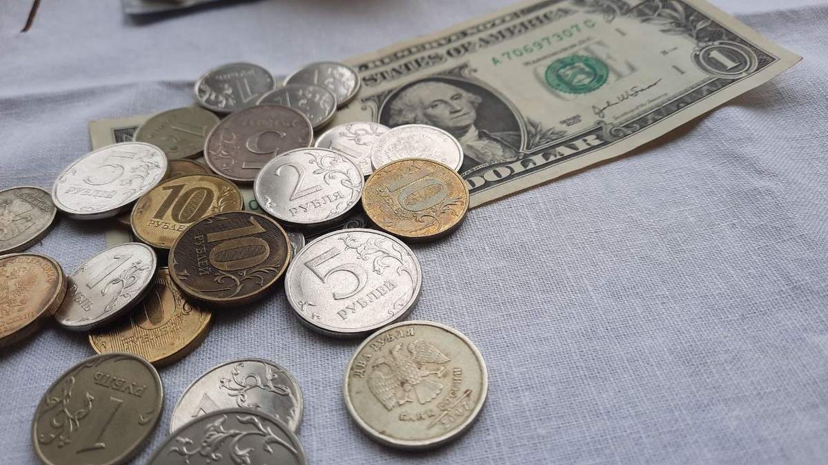 Рост цен на нефть не сразу отражается на курсе рубля
Фото:
Татьяна Воробьёва / ForPost