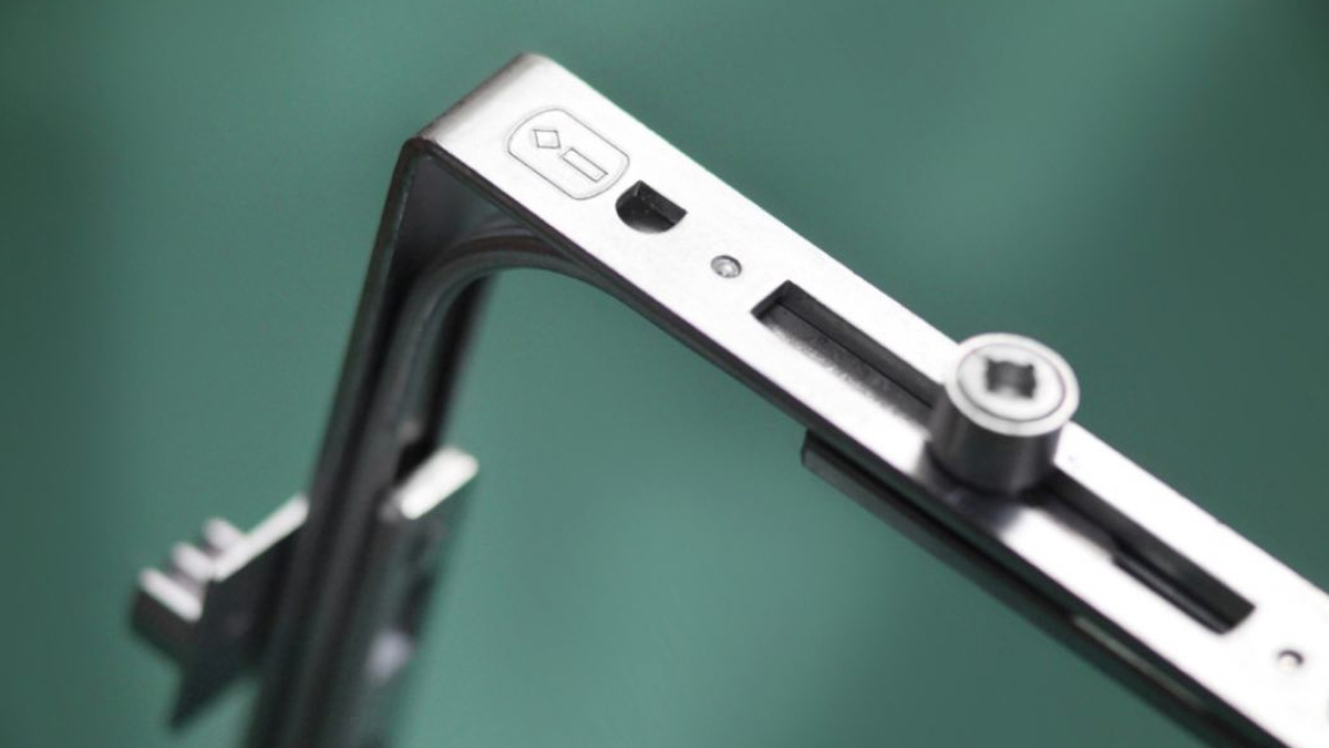 Фурнитура INTERNIKA рассчитана на более 60 000 циклов открывания — при нормативе ГОСТ 20 000: это тройной запас прочности 