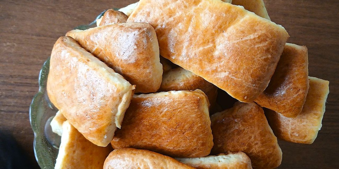 Рецепт нежных творожных коржиков с хрустящей корочкой.