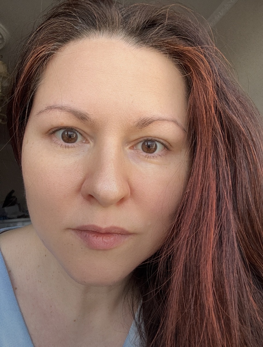 Анфас близко-близко. Профиль был выше без макияжа, крема - без всего вообще.