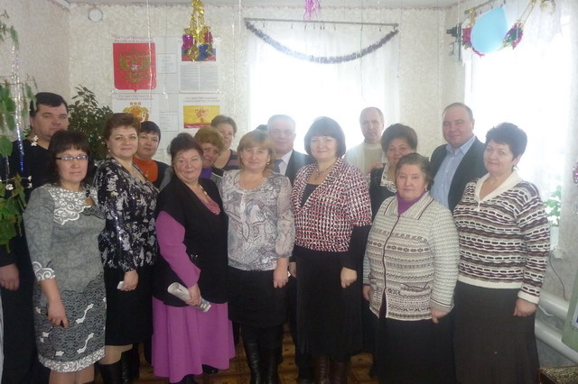 Съезд семейного клана в 2011: Елена Иванова с отцом В. Н. Арсентьевым в Антипинском СДК Порецкого района