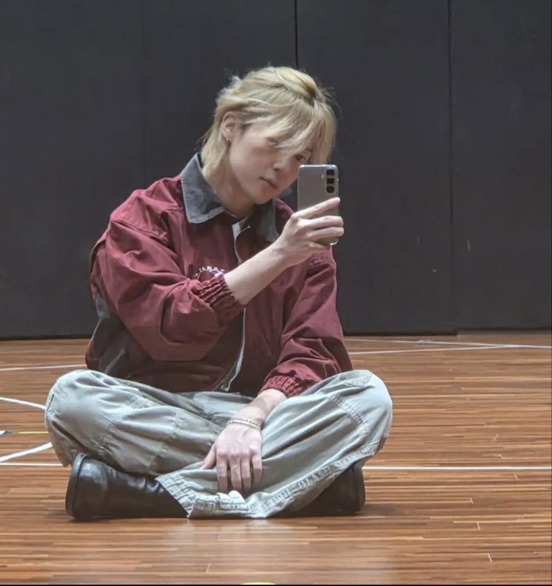 Надеюсь, что щечки Чимин временно хранит в сейфе за семью замками, как ценность планетарного масштаба. И после длительных гастролей непременно наденет обратно! 